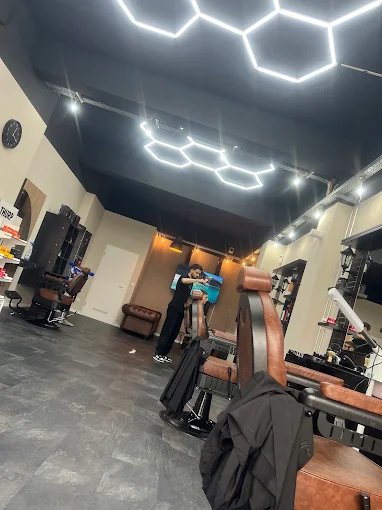 Signature-Beleuchtung im Barberhouse-Bereich von M'Fadez