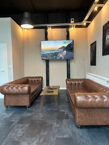 Wartebereich bei M'Fadez Friseur & Barberhouse